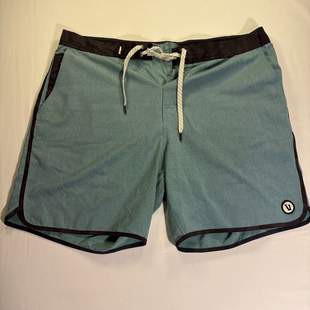 Vuori Cruise Board Shorts Mens 36 Blue Camo Trim 4-Way Stretch Swim Trunks